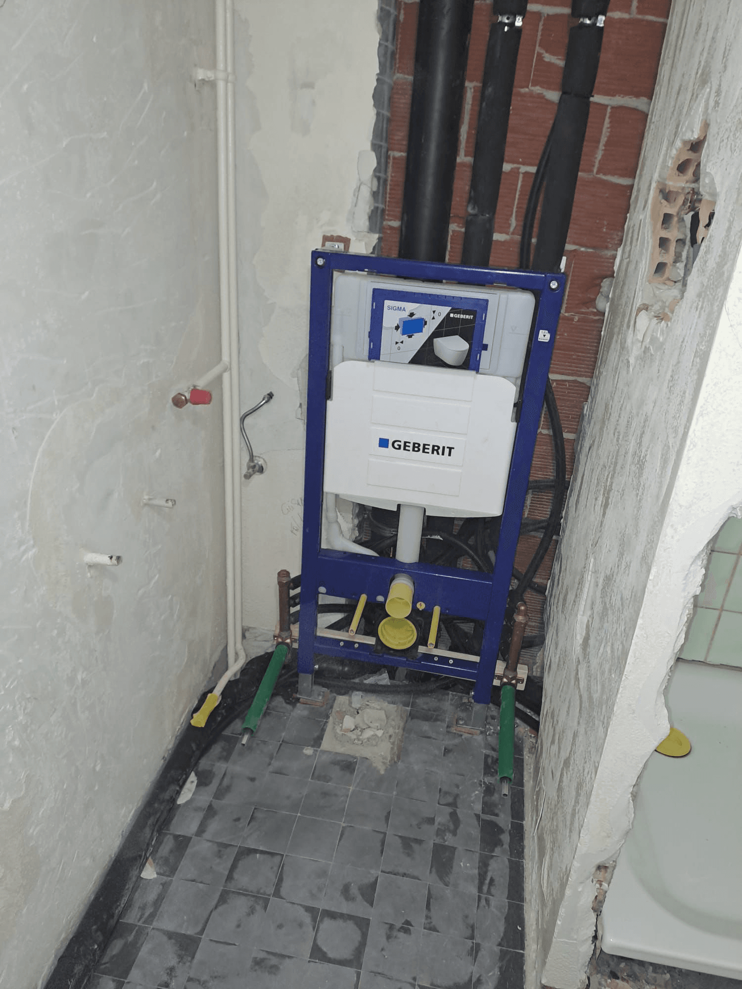 Bâti-support Geberit avant carrelage